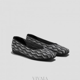 VIVAIA løpesko Square Cap V-Cut Flats (Margot Walker) Flate sko Svart Hvit