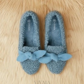  Mocasines de piel sintética reciclada con punta redonda en color azul de VIVAIA