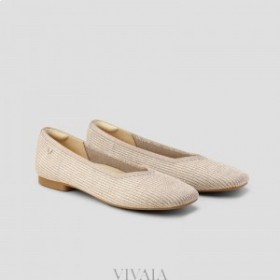  VIVAIA Square-Toe V-Cut Flats (Margot 2.0) Tasaiset kengät Kauramaito